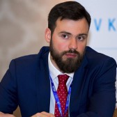 Александр Арутюнов