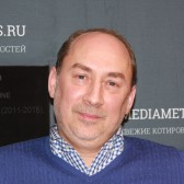Максим Попов